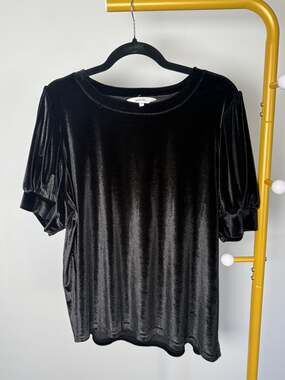 Amaryllis Women's Black Velvet Puff Short Sleeve Top Size 1X